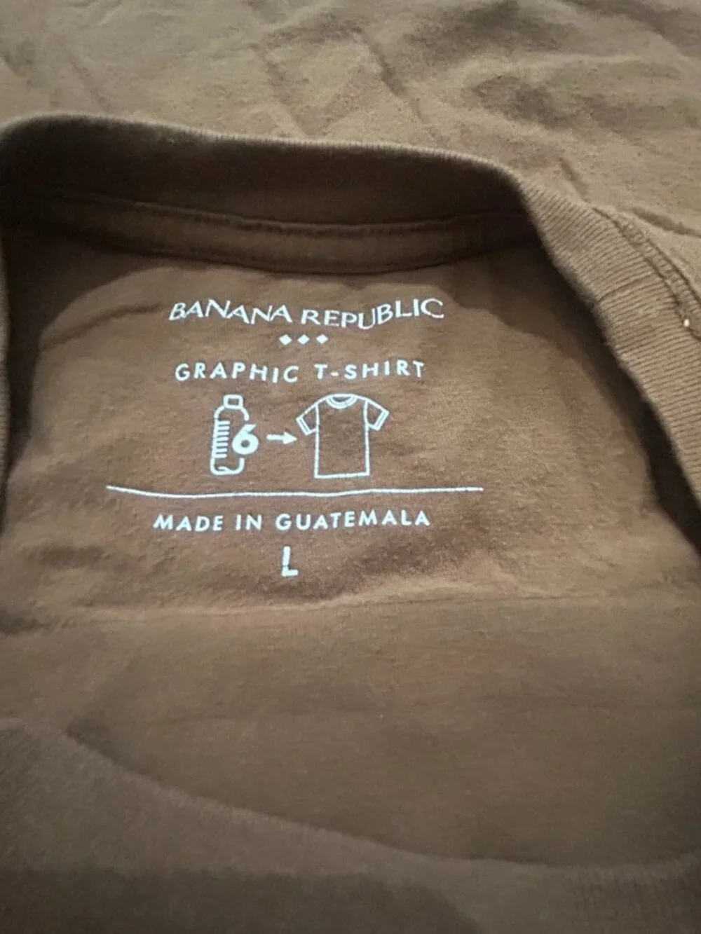 Banana Republic short-sleeve crewneck t-shirt with a chest pocket Large